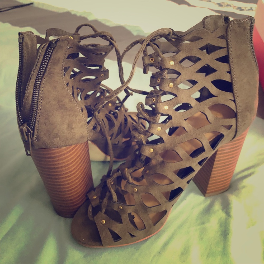 (5.5) platform shoes or heels